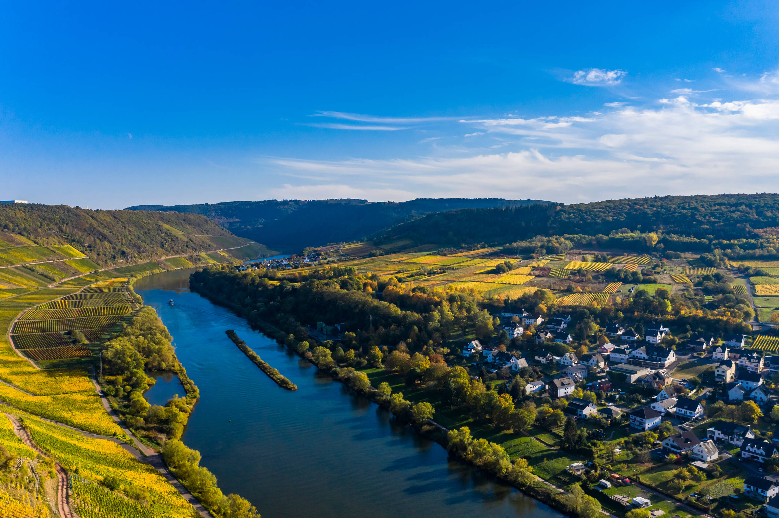 Moselumgebung shutterstock 1230566626